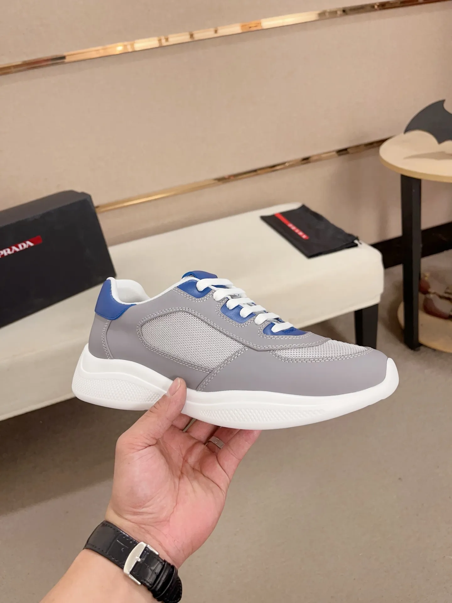Men's shoes 💰 720💰 ✔️✔️✔️Top high version. High-quality new PRADA (Prada) counters are launched at the same time. The new men's shoes and 😘 fabrics are made of high-tech glue-making technology. Lining: Full cowhide lining. 👍🏿High-end☄️Open-molded non-slip rubber outsole, exquisite lines, simple and elegant, comfortable and high-end for leisure travel. Code number: 39 to 44 (can be customized 45-46-47, non-returnable)